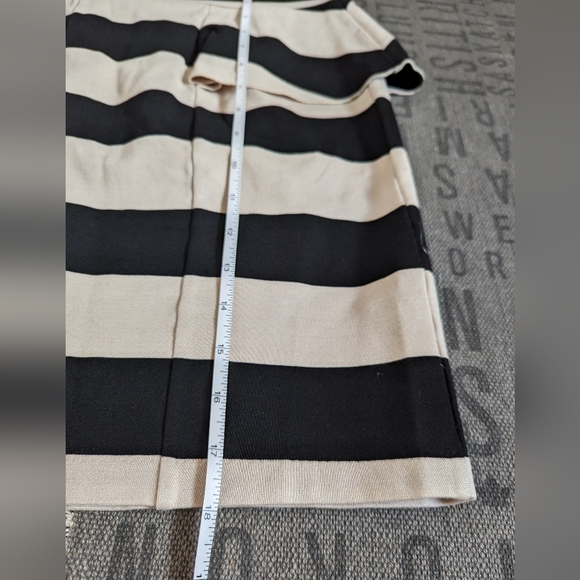 💙 KENSIE 💙 Side Ruffle Striped Mini Skirt - Picture 3 of 5